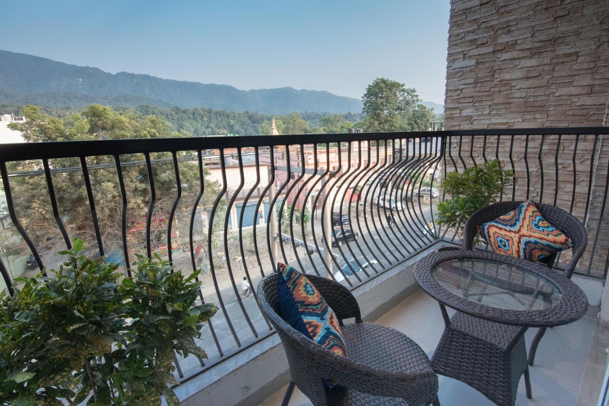 Holywater Hotel By Ganga Kinare #150 Mts From Ganga Ghat Rishikesh Exterior photo