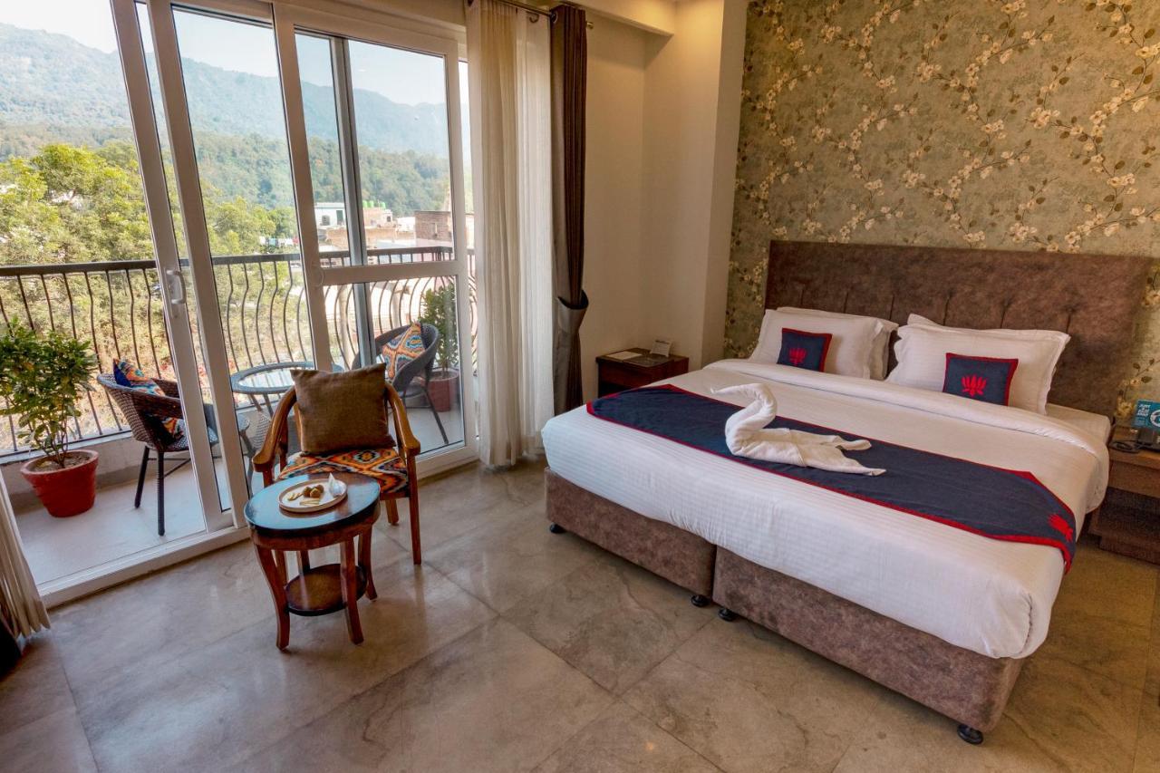 Holywater Hotel By Ganga Kinare #150 Mts From Ganga Ghat Rishikesh Exterior photo