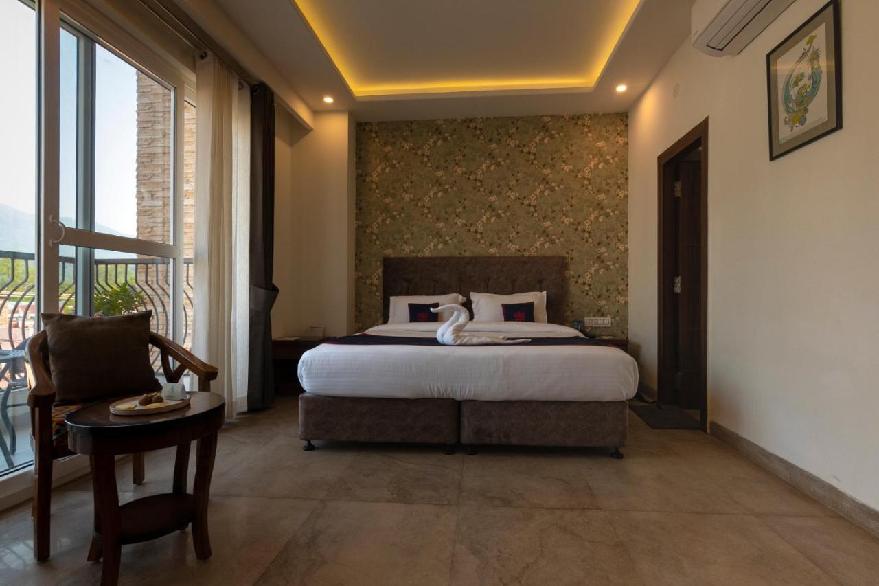 Holywater Hotel By Ganga Kinare #150 Mts From Ganga Ghat Rishikesh Exterior photo