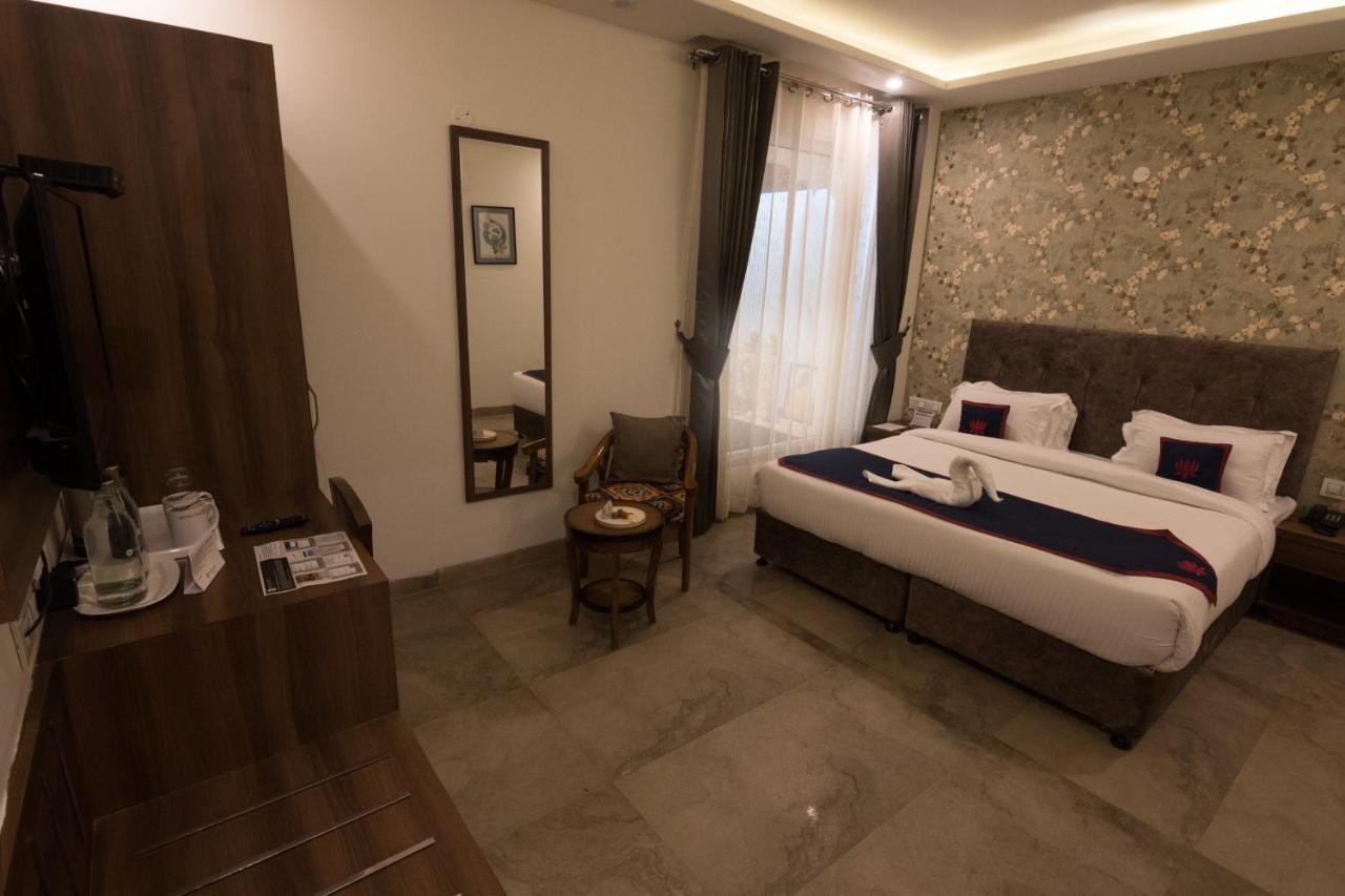 Holywater Hotel By Ganga Kinare #150 Mts From Ganga Ghat Rishikesh Exterior photo
